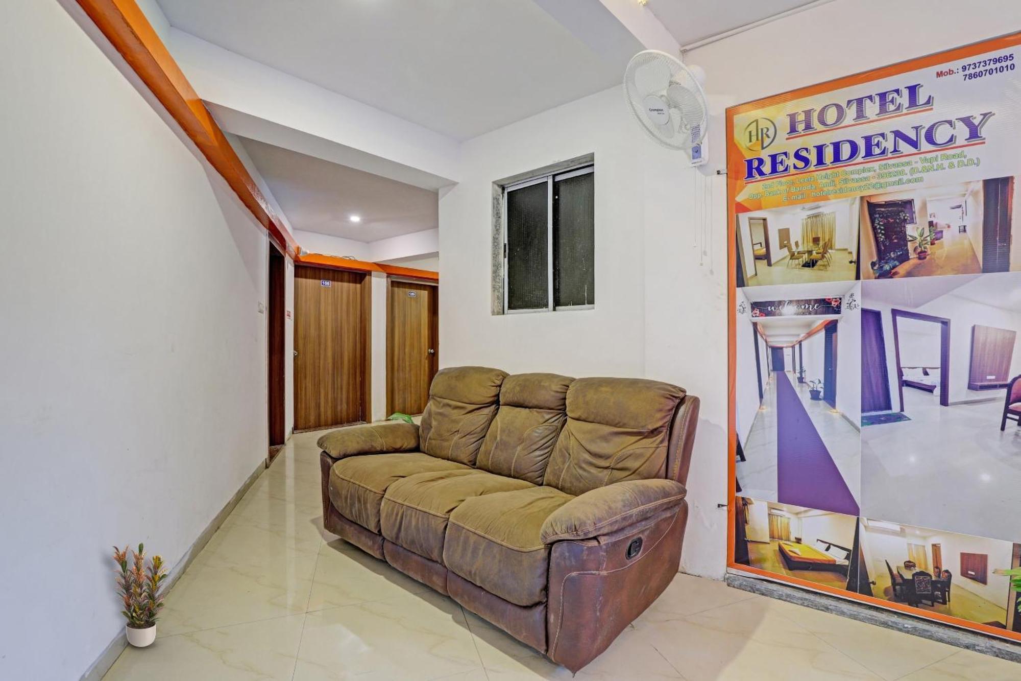 Oyo Flagship Hotel Residency Silvassa Zewnętrze zdjęcie
